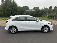Używany Kia Ceed Vision 101 KM (74 kW) 2024 Biały Hatchback