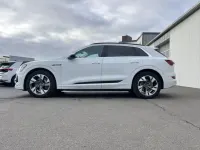 Gebraucht Audi e-tron S-Line 300 kW (408 PS) 2022 Gletscherweiã SUV