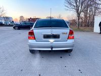 Gebraucht Opel Astra 101 PS (74 kW) 2003 Silber Limousine
