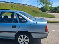 Gebraucht Opel Vectra 90 PS (66 kW) 1990 Blau Kleinwagen