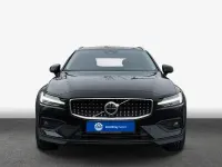 Gebraucht Volvo V60 CC Plus 197 PS (144 kW) 2023 Onyx schwarzmetallic Kombi