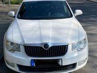 Gebraucht Skoda Superb Ambition 140 PS (102 kW) 2011 Weiß Kombi