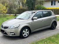 Gebraucht Kia Ceed 125 PS (91 kW) 2012 Grau Kleinwagen