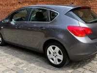Używany Opel Astra 115 KM (84 kW) 2010 Szary Hatchback