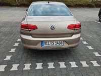 Gebraucht VW Passat Comfortline 190 PS (139 kW) 2016 Gold Limousine