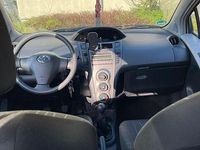 Gebraucht Toyota Yaris Sol 69 PS (50 kW) 2010 Weiß Kleinwagen