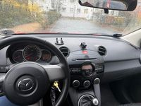Gebraucht Mazda 2 75 PS (55 kW) 2013 Rot Kleinwagen