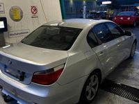 Gebraucht BMW 530 258 PS (189 kW) 2005 Silber Limousine