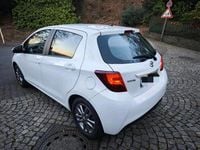 Gebraucht Toyota Yaris 99 PS (72 kW) 2016 Weiß Limousine