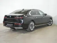 Gebraucht BMW 750e Comfort Edition 489 PS (359 kW) 2024 Black sapphire Limousine