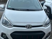 Gebraucht Hyundai i10 87 PS (63 kW) 2015 Weiß Kleinwagen