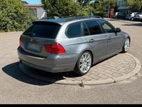 Gebraucht BMW 320 177 PS (130 kW) 2009 Grau Kombi