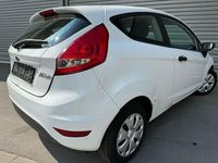 Gebraucht Ford Fiesta Ambiente 60 PS (44 kW) 2012 Weiß Kleinwagen