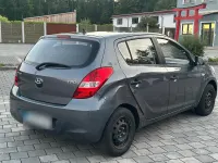 Gebraucht Hyundai i20 77 PS (56 kW) 2011 Grau Kleinwagen