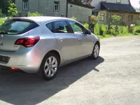 Używany Opel Astra Innovation 140 KM (102 kW) 2011 Srebrny Sedan/Limuzyna