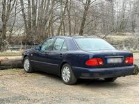 Gebraucht Mercedes E230 150 PS (110 kW) 1996 Blau Limousine