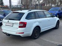 Gebraucht Skoda Octavia Ambition 150 PS (110 kW) 2015 Bila laser / laser white Kleinwagen
