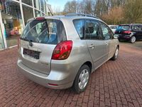 Gebraucht Toyota Corolla Verso 110 PS (80 kW) 2002 Silber Van / Kleinbus