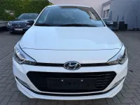 Gebraucht Hyundai i20 Passion 84 PS (61 kW) 2018 Weiß Limousine