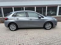 Używany Citroën C4 SELECTION 99 KM (72 kW) 2017 Srebrny Sedan/Limuzyna