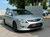 Gebraucht Hyundai i30 90 PS (66 kW) 2011 Silber Limousine