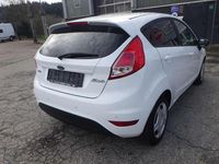Gebraucht Ford Fiesta Celebration 101 PS (74 kW) 2016 Frostweiß Kleinwagen