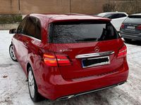 Gebraucht Mercedes B200 Edition 136 PS (100 kW) 2018 Rot Van / Kleinbus