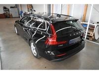 Gebraucht Volvo V60 Core 197 PS (144 kW) 2023 Onyx black Kombi