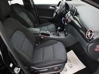 Gebraucht Mercedes B180 128 PS (94 kW) 2014 Schwarz Van / Kleinbus