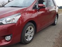 Gebraucht Toyota Verso 147 PS (108 kW) 2017 Rot Van / Kleinbus