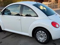Gebraucht VW New Beetle 102 PS (75 kW) 2009 Weiß Kleinwagen