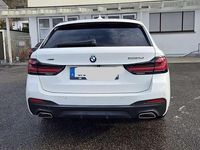 Gebraucht BMW 530 M Sport 286 PS (210 kW) 2021 Alpinweiss iii Kombi