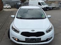 Gebraucht Kia Ceed Edition 7 90 PS (66 kW) 2013 Weiß Kleinwagen
