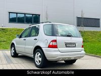 Gebraucht Mercedes ML270 163 PS (119 kW) 2003 Silber SUV