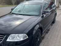 Gebraucht VW Passat Basis 136 PS (100 kW) 2004 Schwarz Kombi