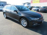 Gebraucht VW Passat Business 150 PS (110 kW) 2023 Mangangrau metallic Kombi