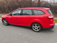 Gebraucht Ford Focus Trend 95 PS (69 kW) 2012 Rot Limousine