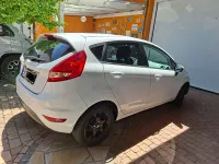 Gebraucht Ford Fiesta Titanium 82 PS (60 kW) 2011 Weiß Limousine