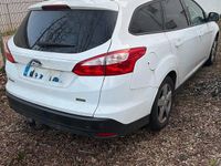 Gebraucht Ford Focus 125 PS (91 kW) 2014 Weiß Kombi