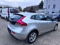 Gebraucht Volvo V40 114 PS (83 kW) 2012 Silber Kleinwagen