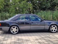 Gebraucht Mercedes E500 326 PS (239 kW) 1992 Schwarz Limousine