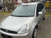 Gebraucht Ford Fiesta Trend 69 PS (50 kW) 2005 Silber Kleinwagen