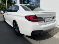 Gebraucht BMW M550 Efficient Dynamics 530 PS (389 kW) 2021 Weiss Limousine
