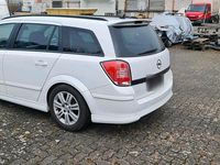 Gebraucht Opel Astra 150 PS (110 kW) 2010 Weiß Kombi