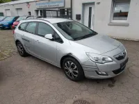 Gebraucht Opel Astra Selection 95 PS (69 kW) 2011 Argonsilber/sovereign/switchbl Kombi
