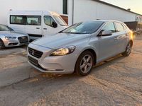 Gebraucht Volvo V40 Momentum 114 PS (83 kW) 2013 Blau Limousine