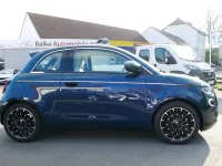 Gebraucht Fiat 500e La Prima 86 kW (118 PS) 2023 Ozean grün Kleinwagen