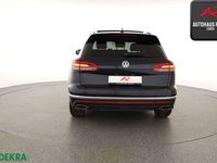 Gebraucht VW Touareg 231 PS (169 kW) 2019 Moonlight blue perleffekt SUV