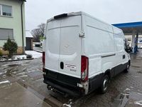 Gebraucht Iveco Daily 106 PS (77 kW) 2016 Weiß Van / Kleinbus