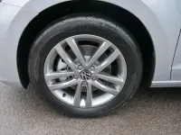 Neu VW Touran Comfortline 150 PS (110 kW) 2026 Oyster silver metallic Van / Kleinbus